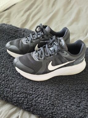 Nike Black and White Mesh Running Sneakers